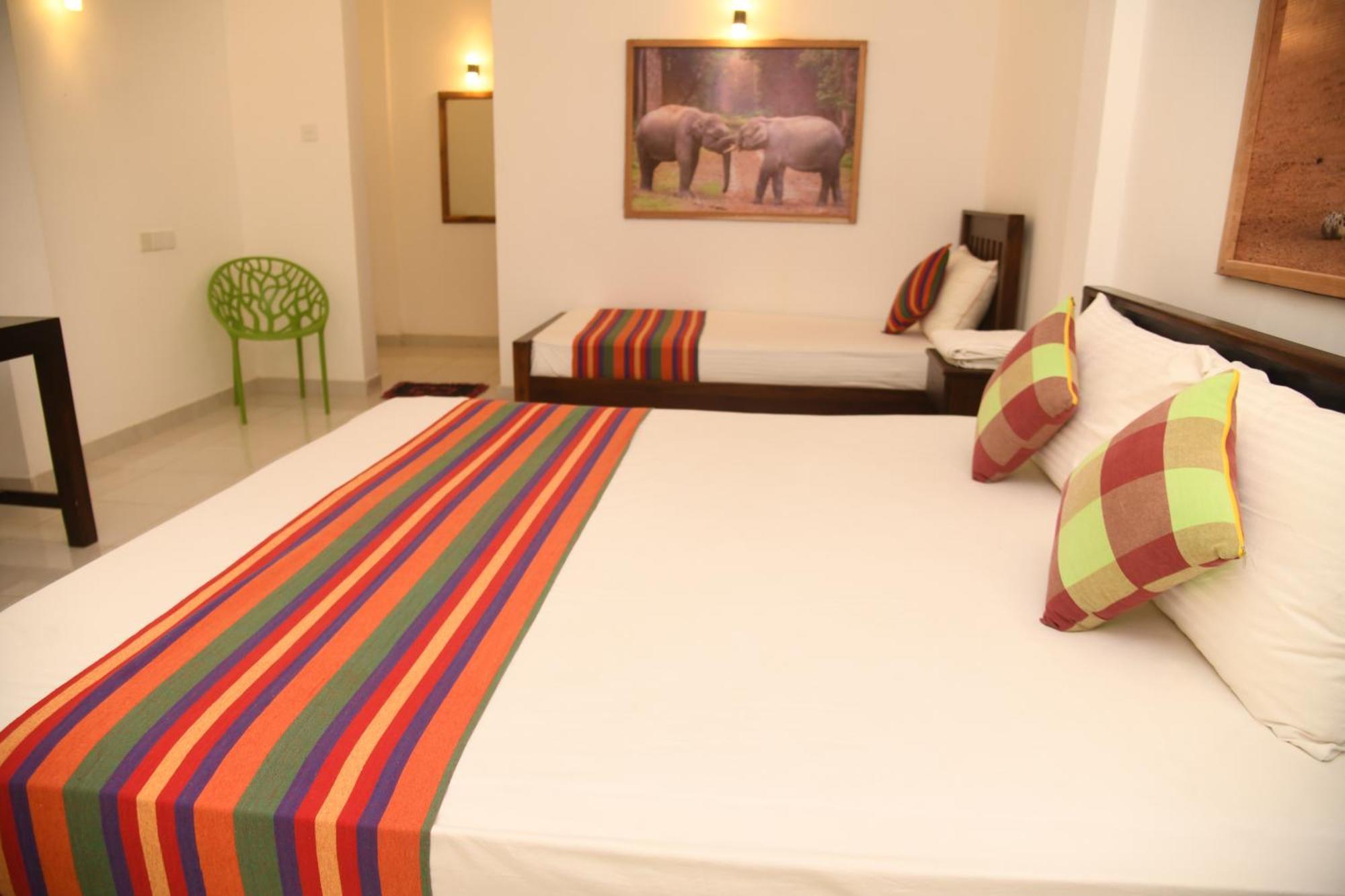 Wild Park Safari Home Stay Udawalawe Esterno foto
