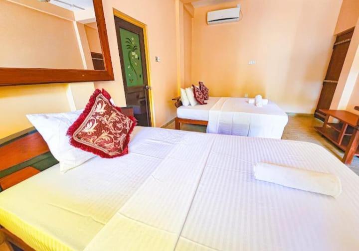 Wild Park Safari Home Stay Udawalawe Esterno foto